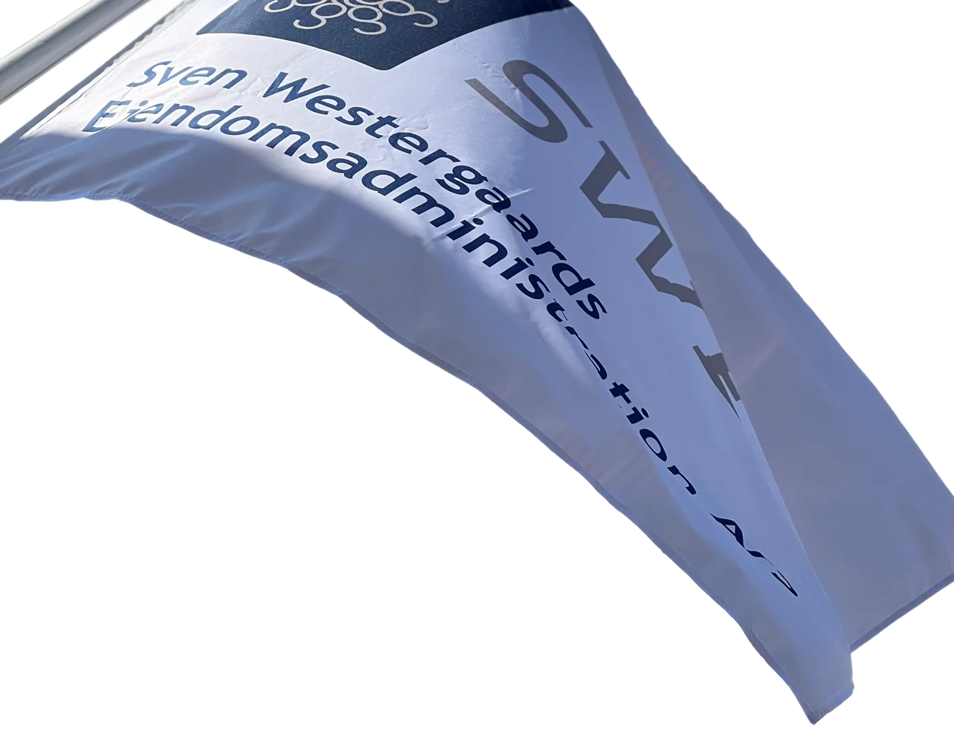 Om SWE 1 SWE’s flag foran en ejendom – et visuelt symbol på kvalitet, professionalisme og lokal forankring i ejendomsadministration.
